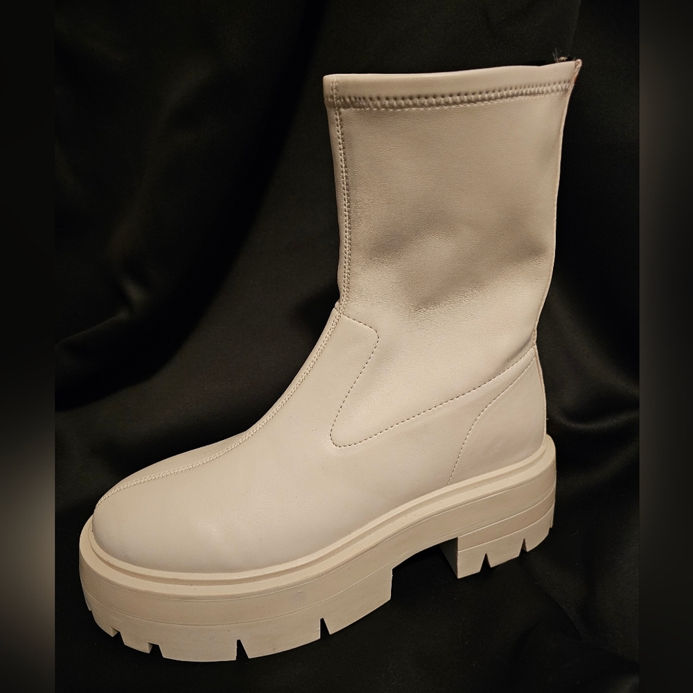 Guess GW Saleen Combat Platform Boots in Cream Womens Size 10 NEW